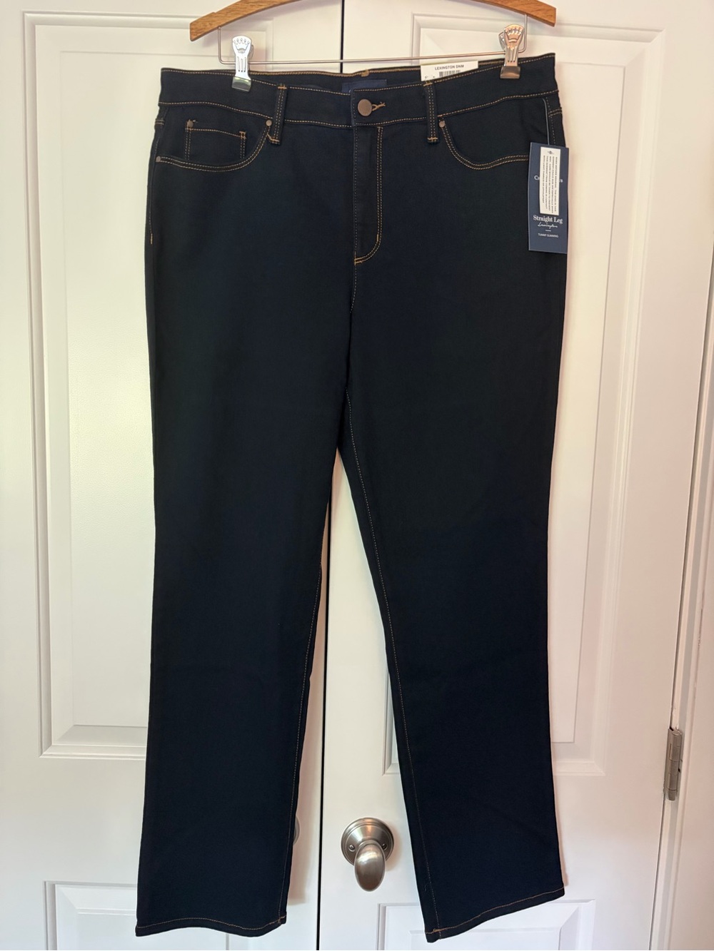 Charter Club women’s  Straight Leg Jeans in Black NWT size 14s